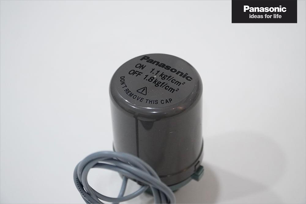 Thông số kỹ thuật được in trên rơ le máy bơm tăng áp Panasonic