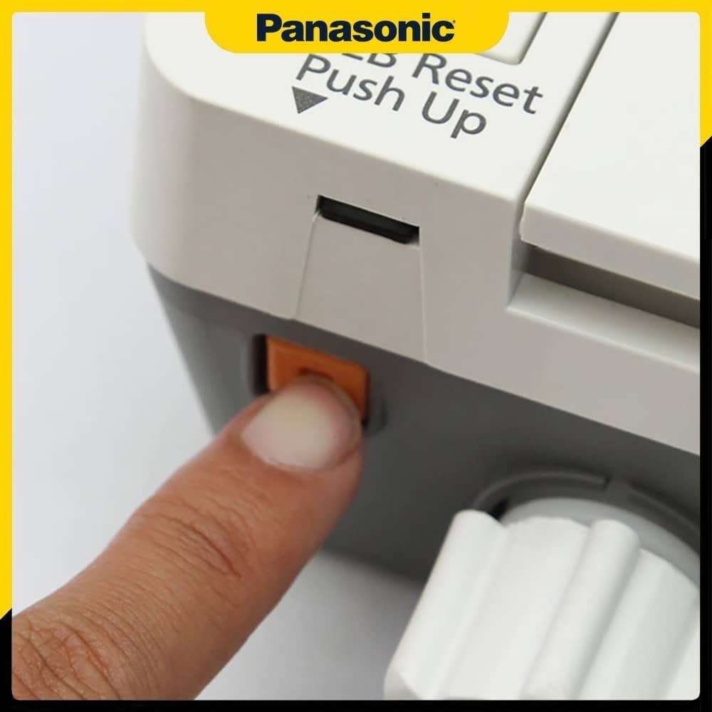 Nút reset ELCB trên Máy nước nóng Panasonic DH-4MS1VW