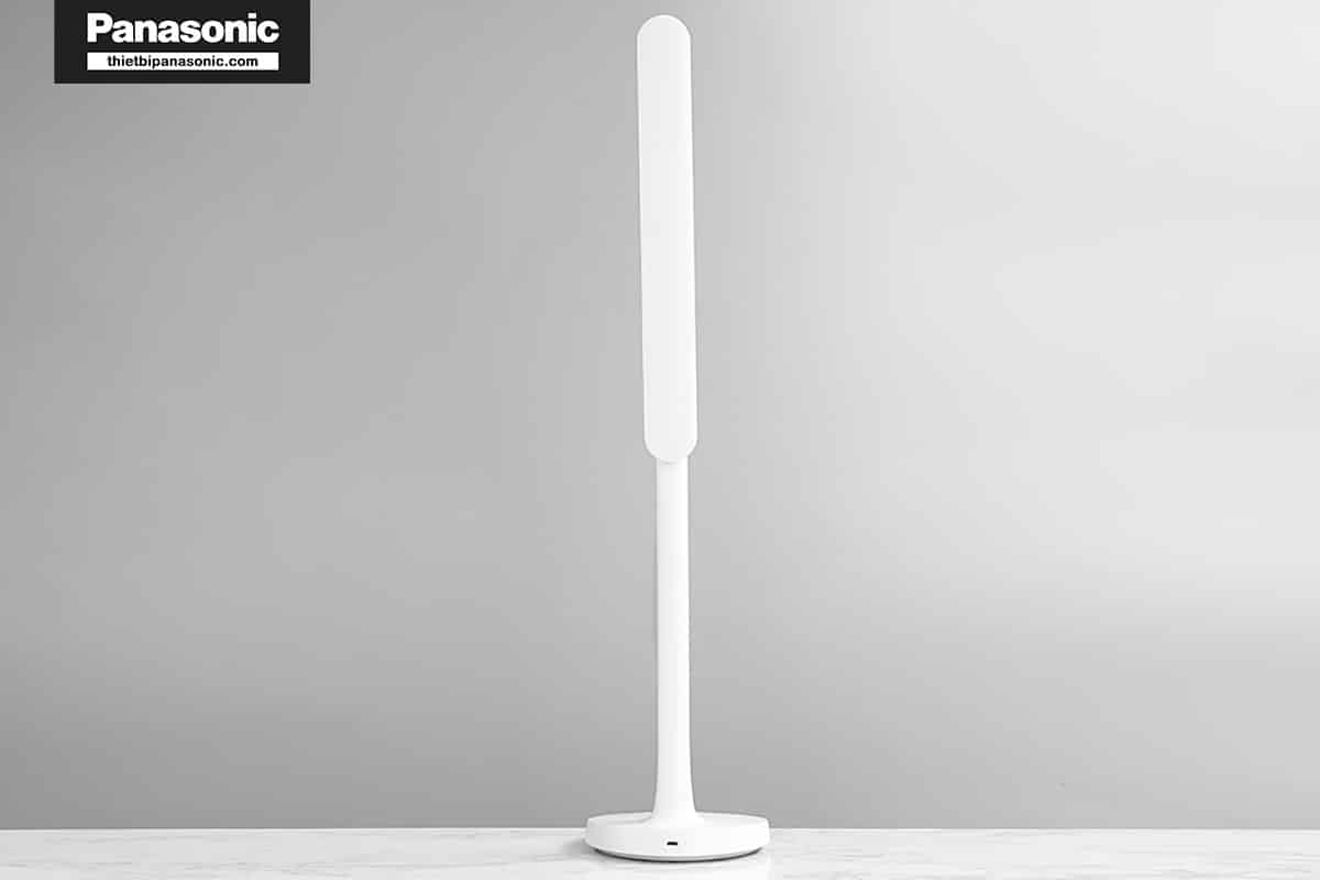Đèn bàn Panasonic HHGLT034188 ở dạng thẳng đứng