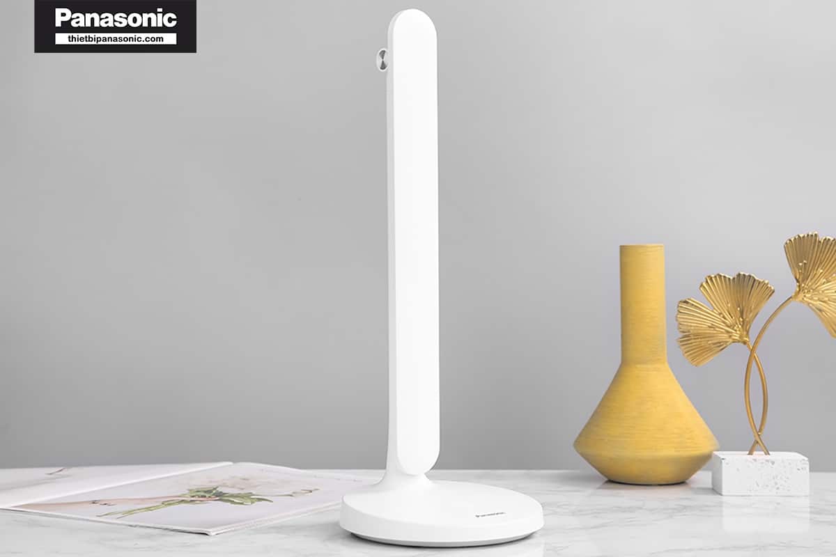 Đèn bàn LED Panasonic HHGLT034188 khi gập xuống vô cùng gọn nhẹ