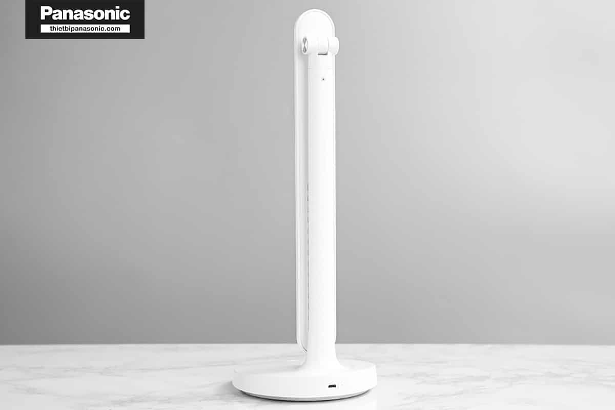 Đèn bàn LED Panasonic HHGLT034188 khi gập xuống vô cùng gọn nhẹ