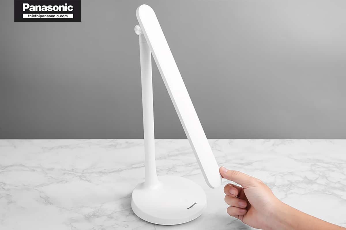 Đèn bàn LED Panasonic HHGLT034188 có màu trắng tinh tế