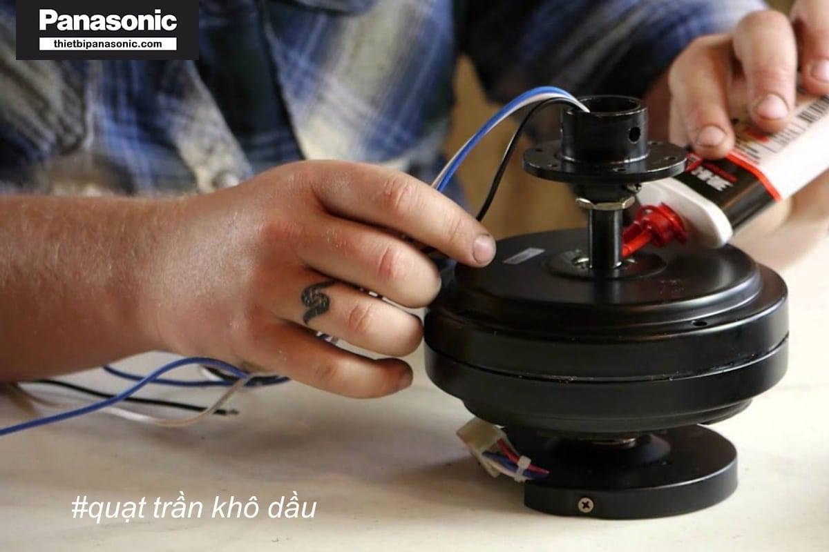 Quạt trần quay chậm do khô dầu