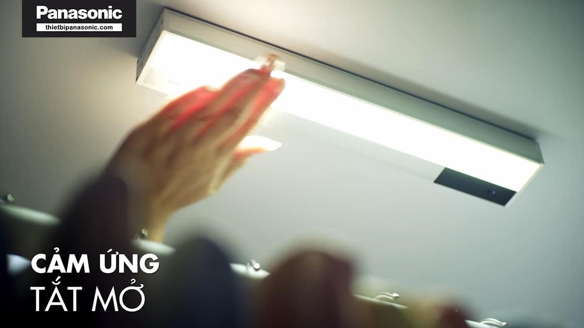 Cảm ứng tắt mở dễ dàng chỉ với 1 thao tác tay lia qua đèn
