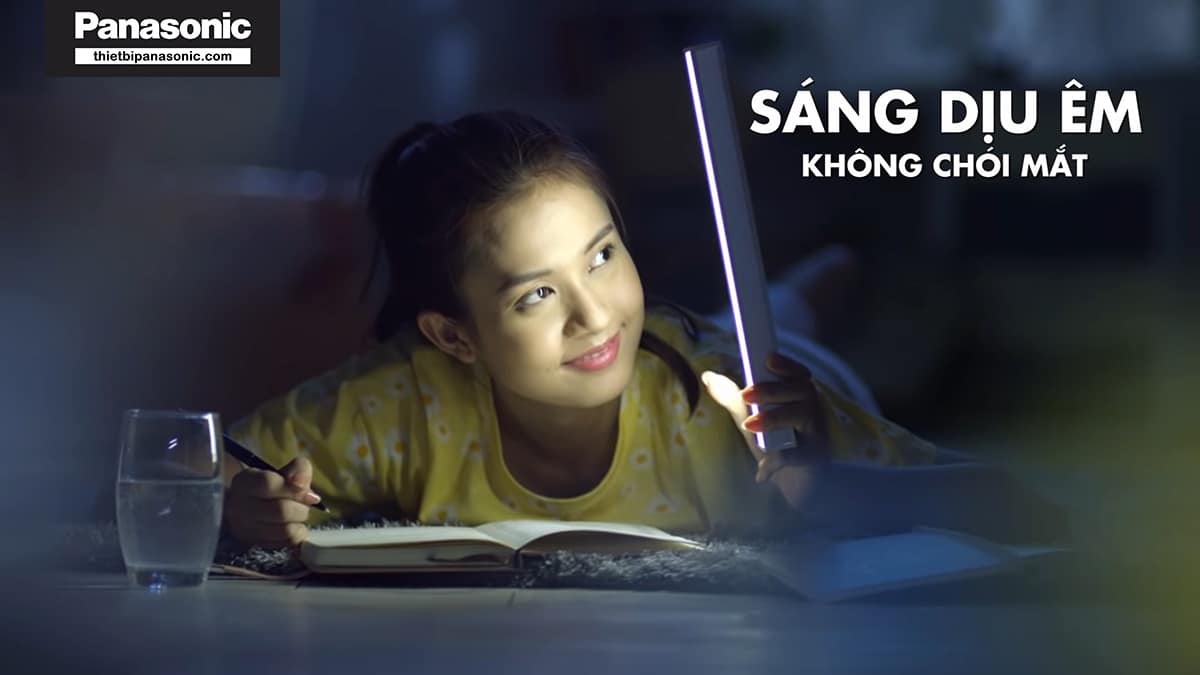 Đèn bàn Panasonic HHTQ045488 cho ánh sáng dịu êm không chói mắt ngay cả khi nhìn trực tiếp