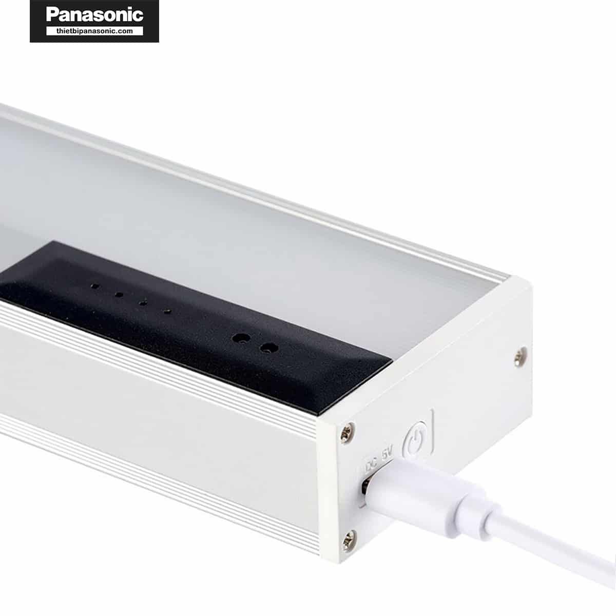 Đèn sạc cầm tay Panasonic HHTQ045488 sử dụng pin sạc thông qua cổng usb