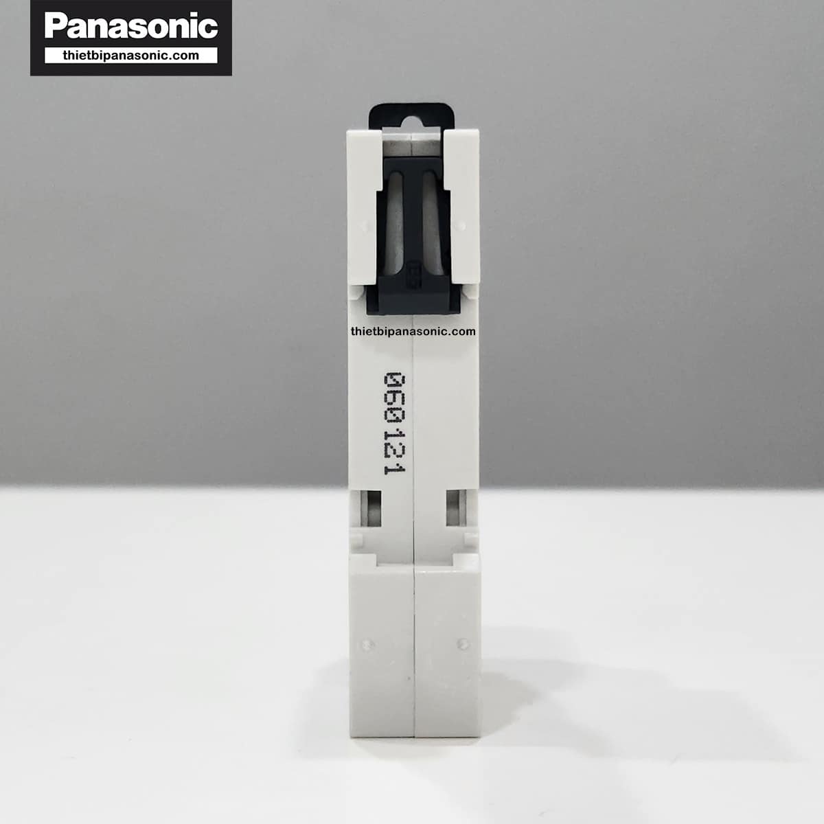 Mặt sau của MCB Panasonic 1 pha 80A 10kA BBD108011C/ BBD10801CHV