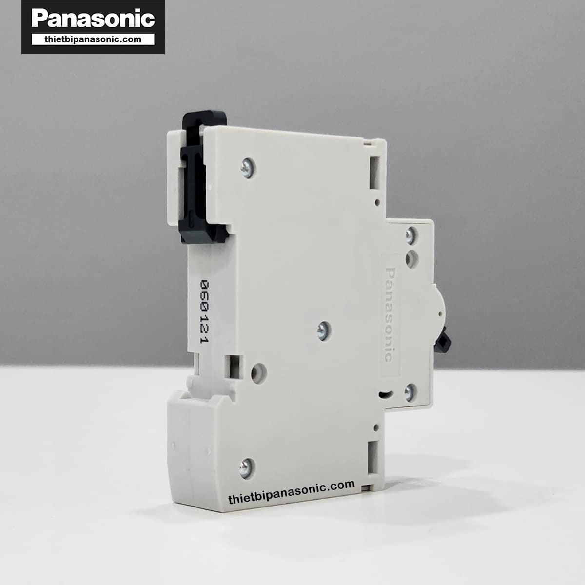 Mặt bên trái của CB Tép Panasonic BBD108011C/ BBD10801CHV 1 pha 80A 10kA