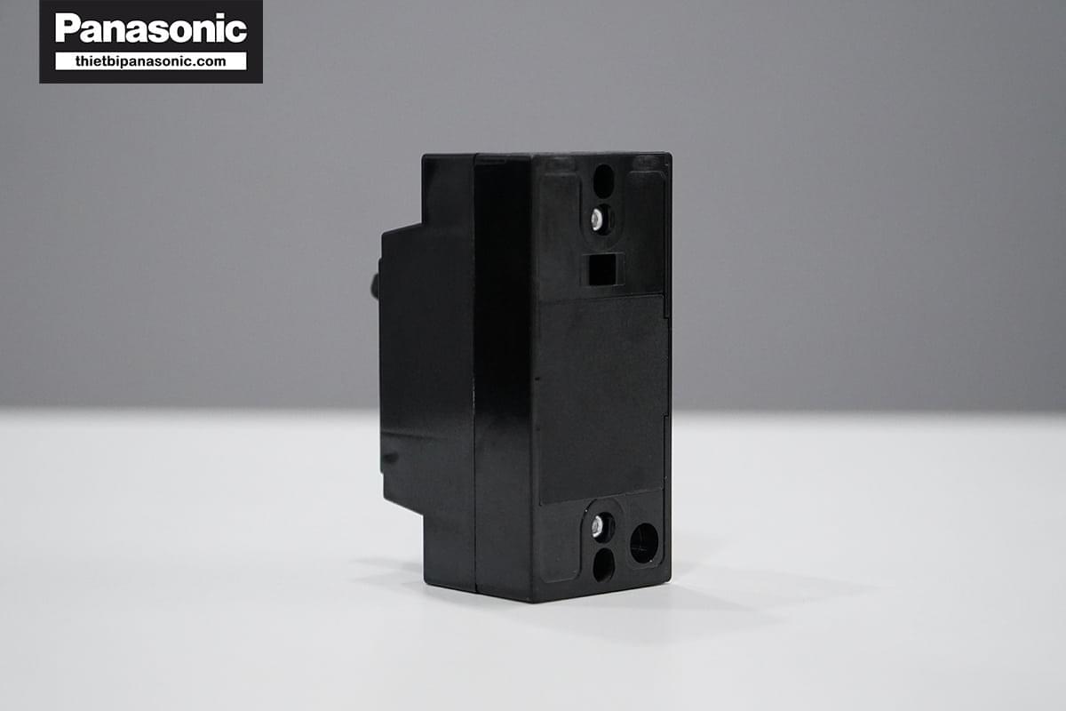 Góc phía sau bên phải của ELB Panasonic BJS3030NA2 30A 30mA 1.5kA