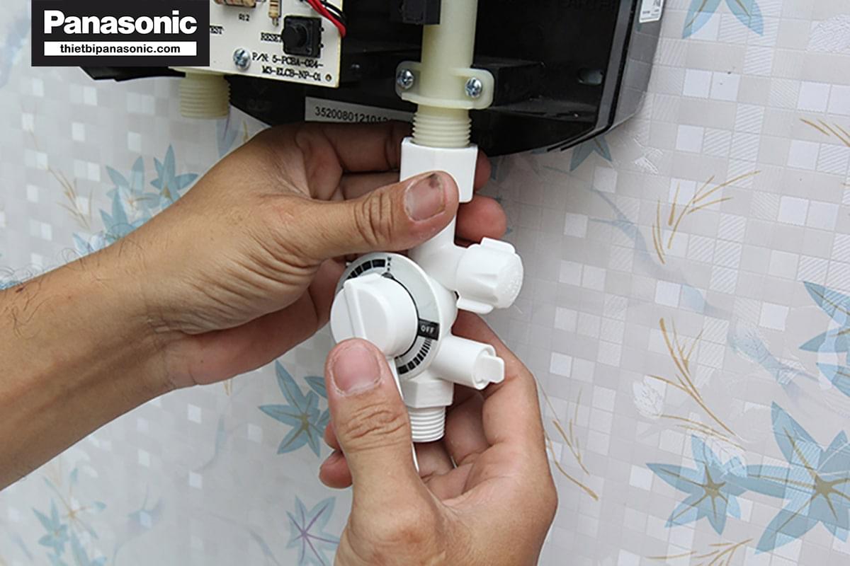 Sau khi rửa sạch cần lắp lại các bộ phận như ban đầu để máy vận hành trơn tru