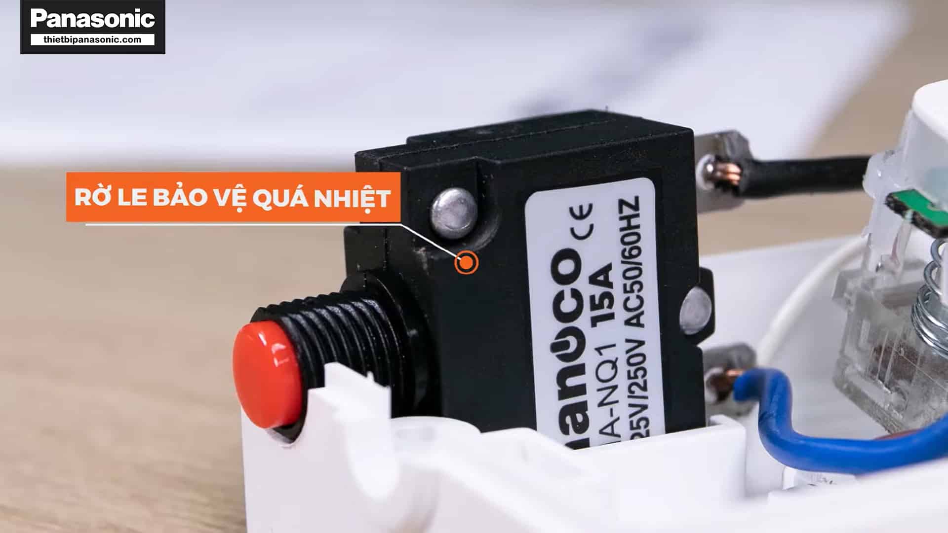 Cận cảnh rờ le bảo vệ quá nhiệt trên Ổ cắm có dây NES3332-3