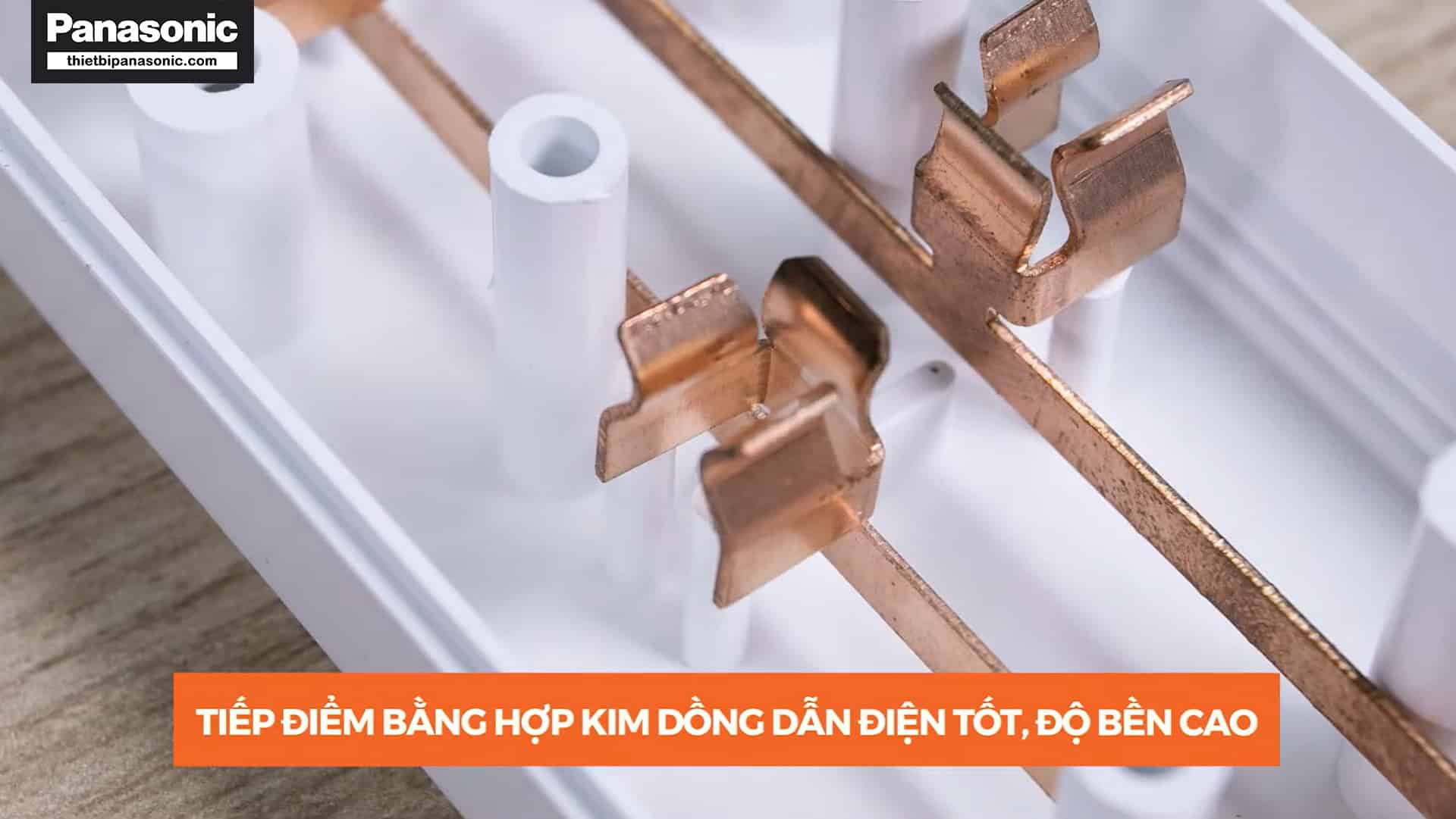 Ổ cắm có dây Nanoco NES4213-3S1 có tiếp điểm cái làm từ đồng giúp dẫn điện hiệu quả