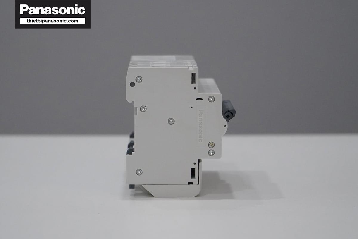 Mặt bên trái của RCBO Panasonic 63A 4P BBDE46334CNV Panasonic