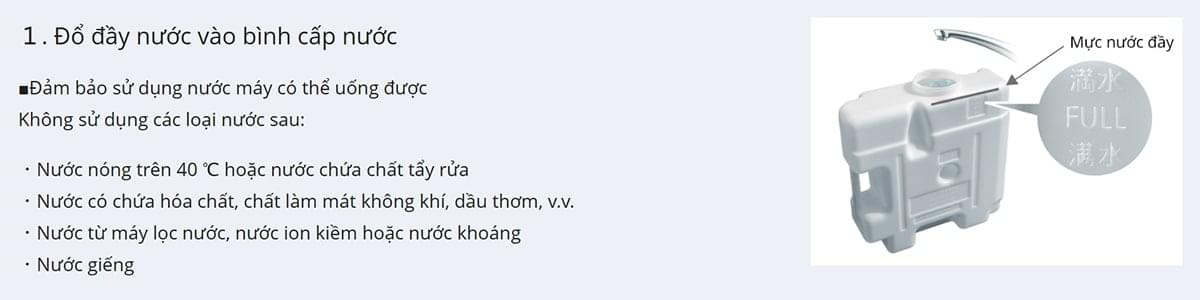 Đổ đầy nước vào bình cấp nước