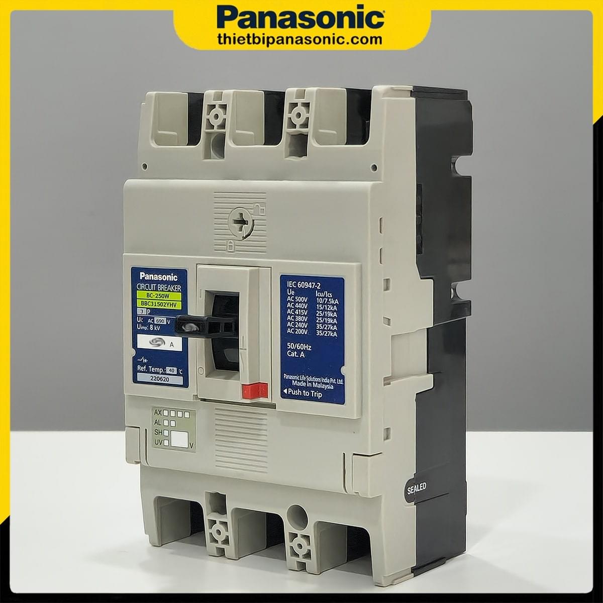 Cạnh bên phải của Aptomat khối Panasonic 200A 3P BBC32001YHV