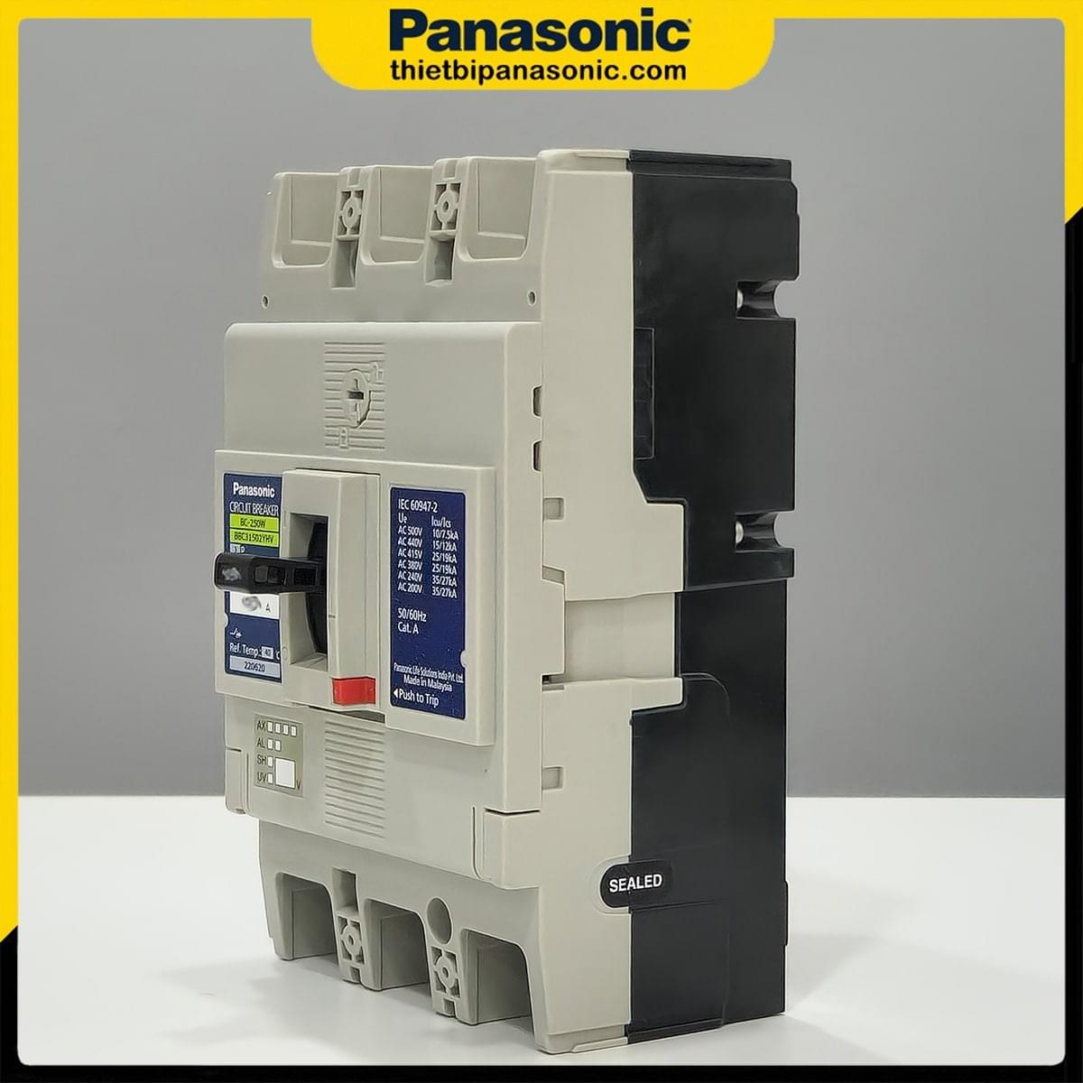 Cạnh bên phải của Aptomat khối Panasonic 200A 3P BBC32001YHV