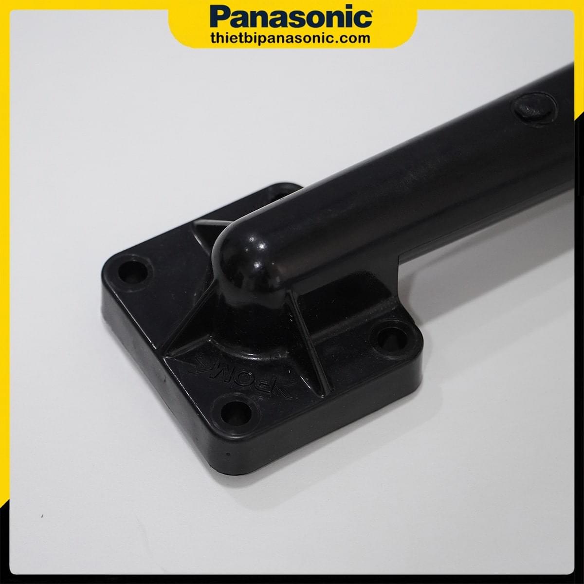 Co đứng bơm vuông Panasonic được làm từ nhựa PVC cứng cáp