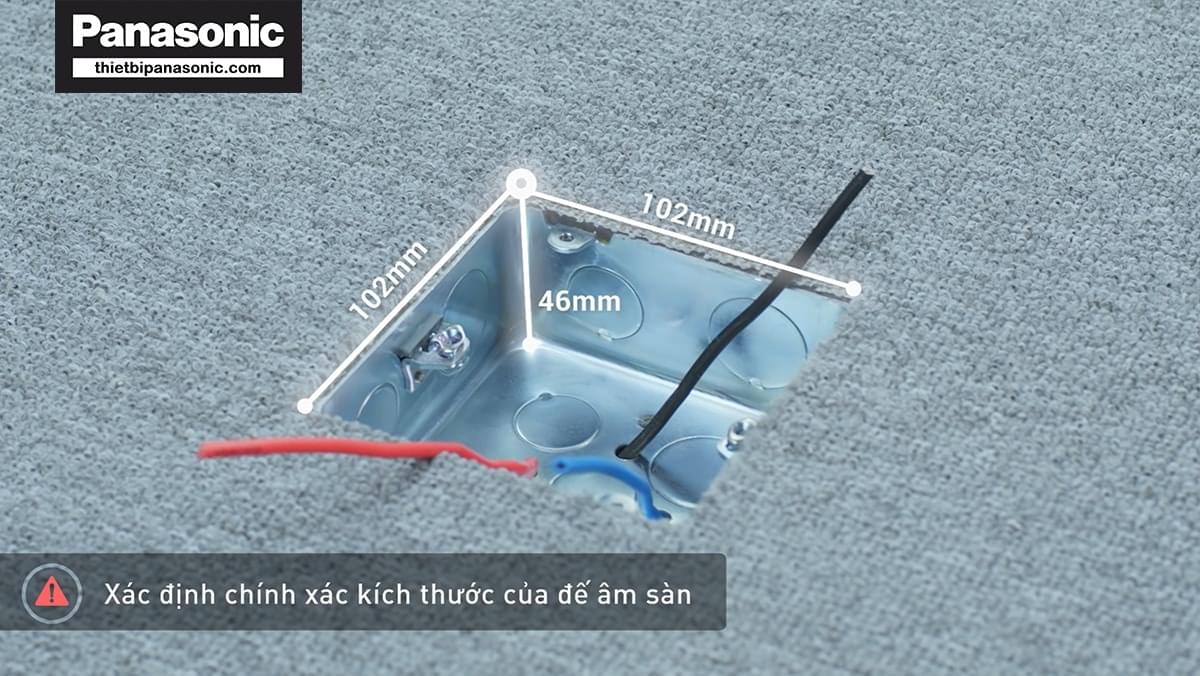 Ổ cắm Panasonic âm sàn DUFS1200LTH-1 đi kèm với hộp âm vuông