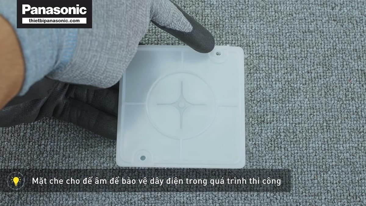 Cần che chắn phần hộp âm của ổ cắm âm sàn DUFS1200LTH-1 bằng tấm nhựa trong lúc thi công