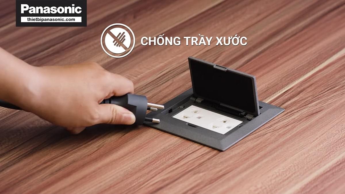 Ổ cắm điện âm sàn Panasonic DUFS1200LTH-1 được làm từ kim loại đảm bảo khả năng chống trầy xước