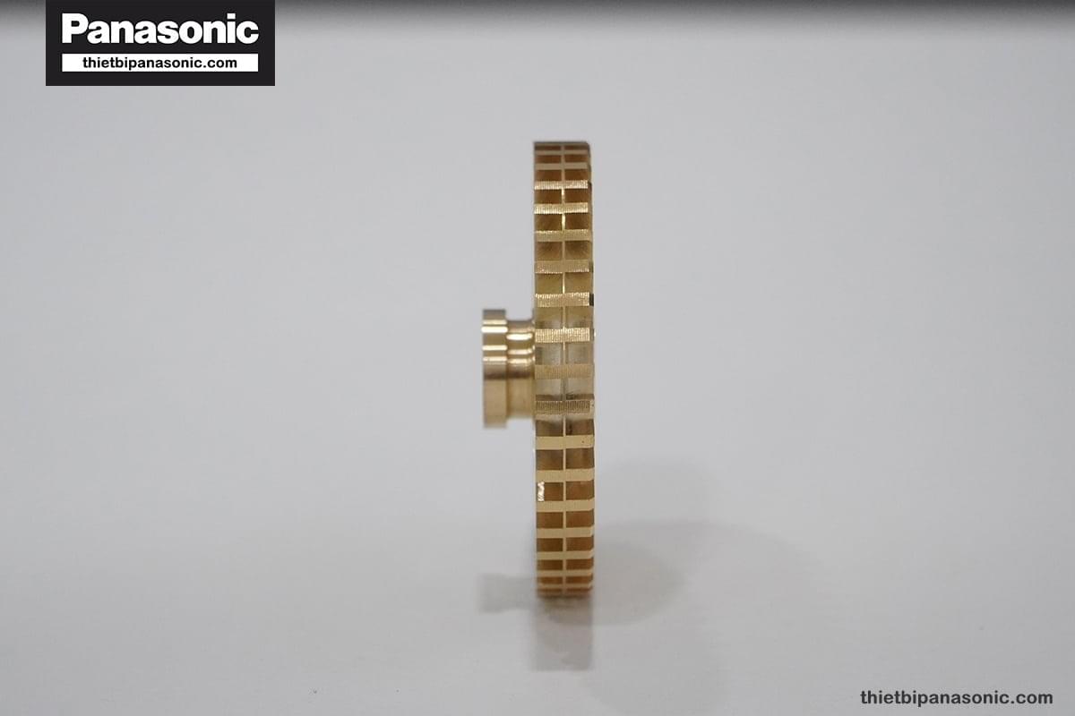 Mặt bên phải của Cánh quạt máy bơm Panasonic 125W