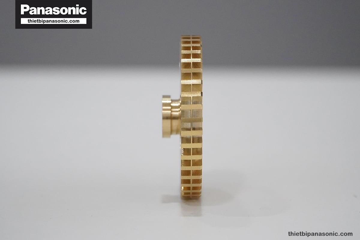 Mặt bên phải của Cánh quạt máy bơm nước Panasonic 200W