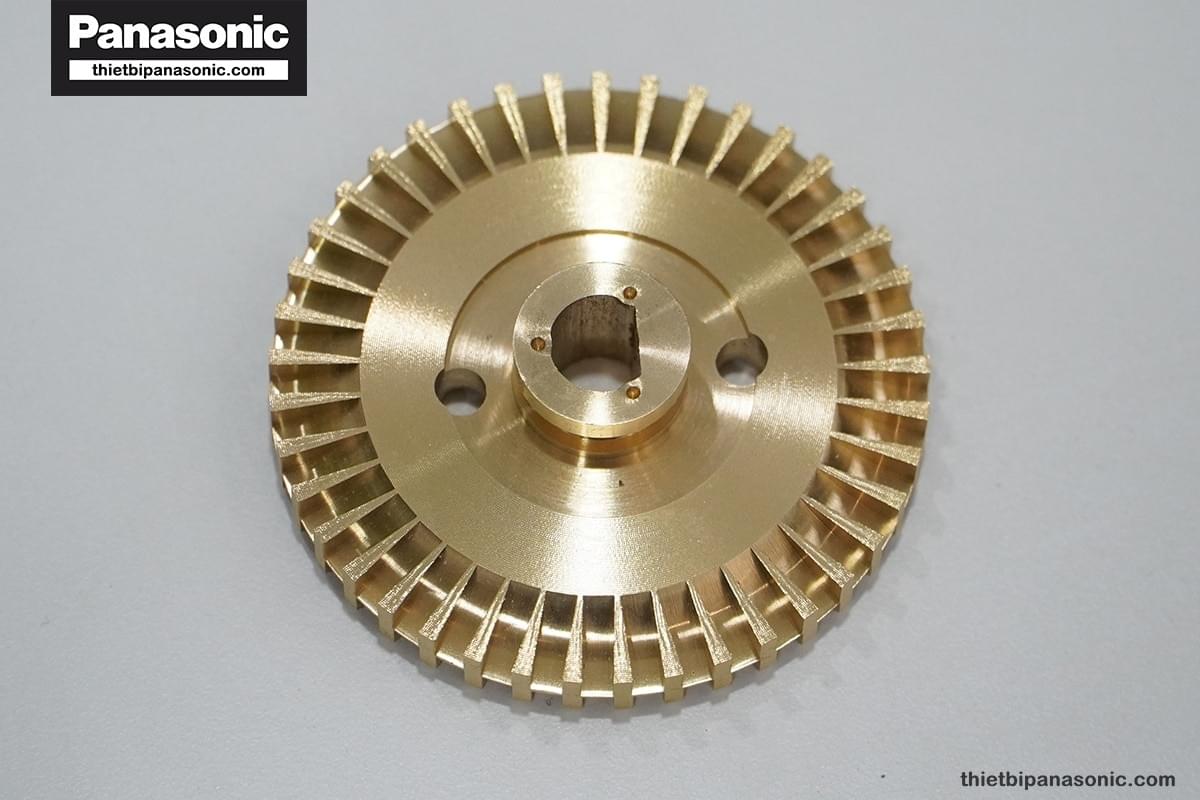 Cánh bơm Panasonic 200W có màu vàng đồng bắt mắt