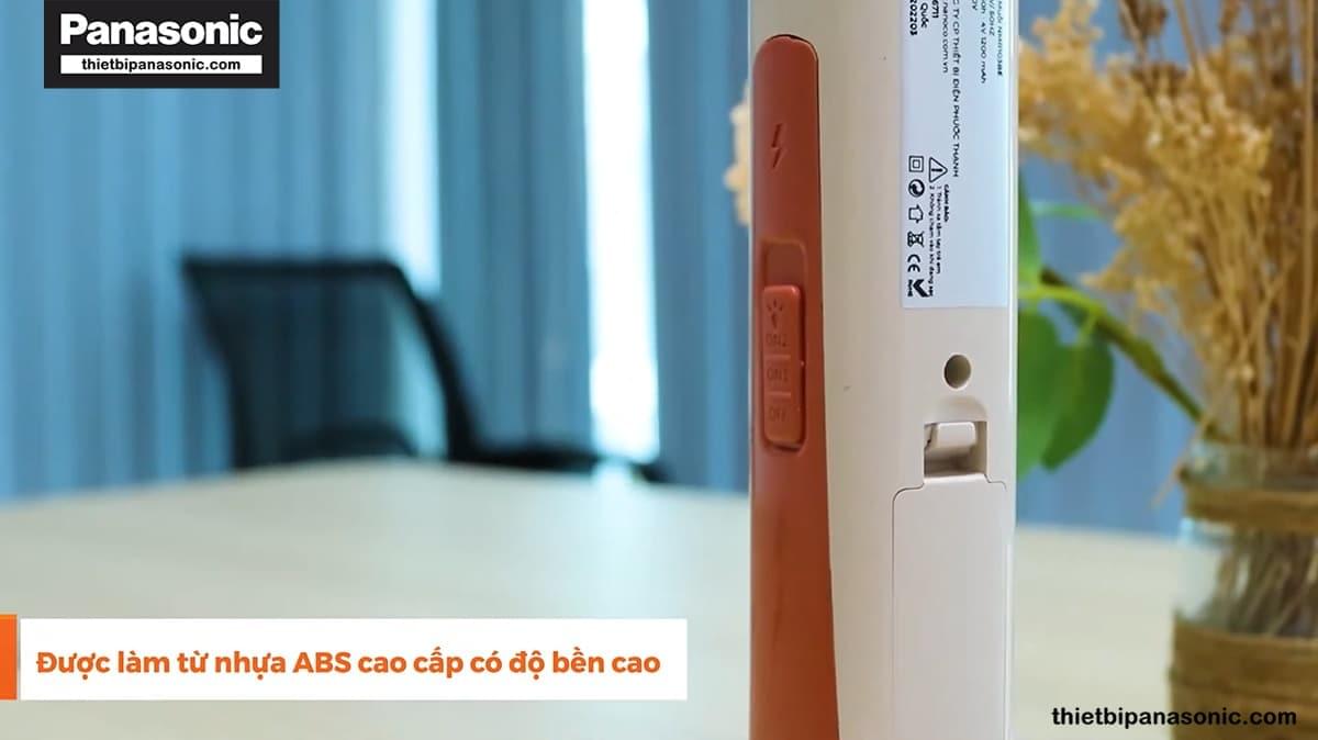 Vợt muỗi thông minh NMR103BE được làm từ nhựa ABS có độ bền cao