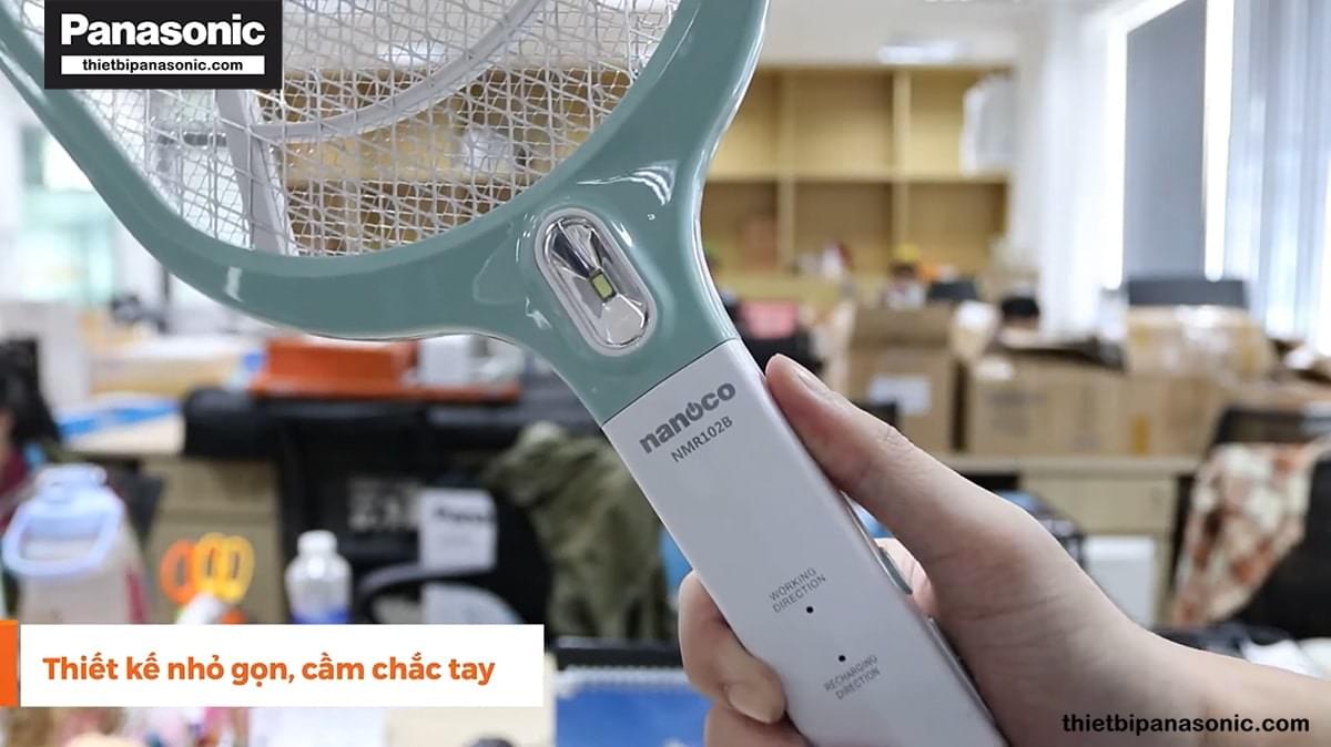 Vợt muỗi NMR102B Nanoco có thiết kế nhỏ gọn cầm chắc tay