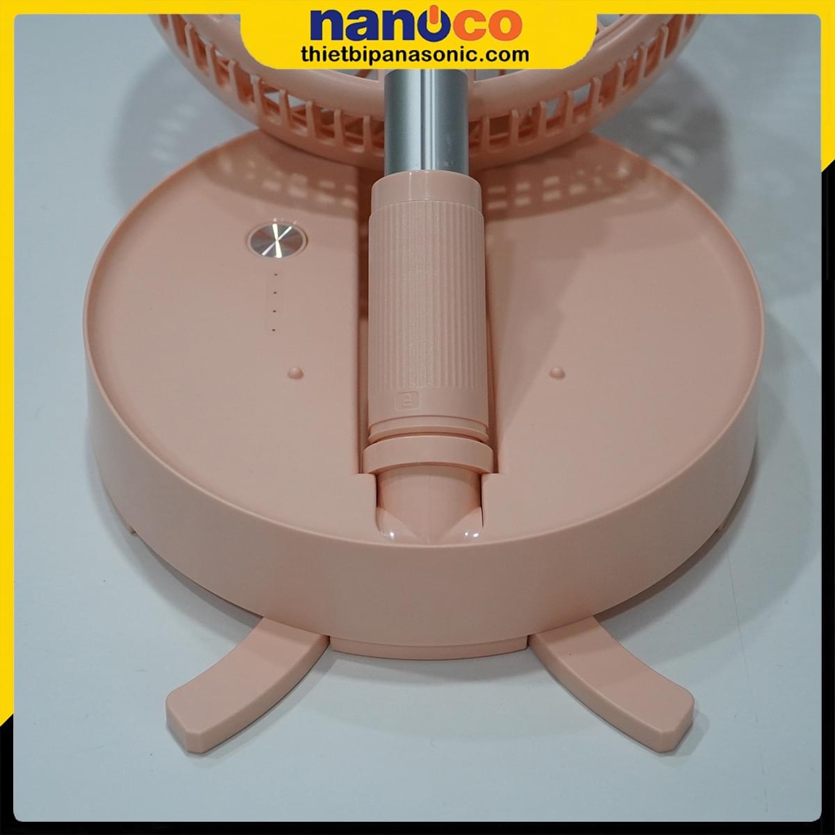 Chân Quạt tích điện gấp gọn Nanoco NFF1618P có thêm 2 cần gạt mở rộng giúp giữ thăng bằng tốt hơn