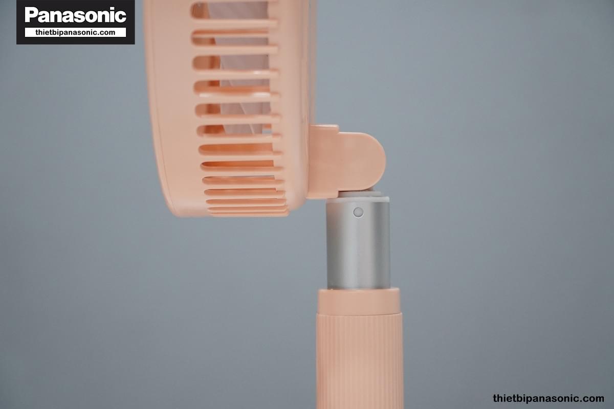 Khớp xoay trên thân Quạt tích điện NFF1618P Nanoco được hoàn thiện từ nhôm chắc chắn