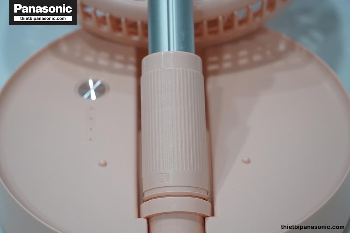 Quạt sạc Nanoco NFF1618P có thể linh hoạt gấp gọn tiện lợi