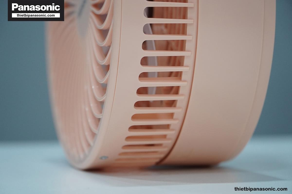 Quạt tích điện để bàn Nanoco NFF1618P có dung lượng pin được nâng cấp lên đến 10.000 mAh giúp tăng cường thời gian sử dụng lâu dài mà không lo hết pin giữa chừng