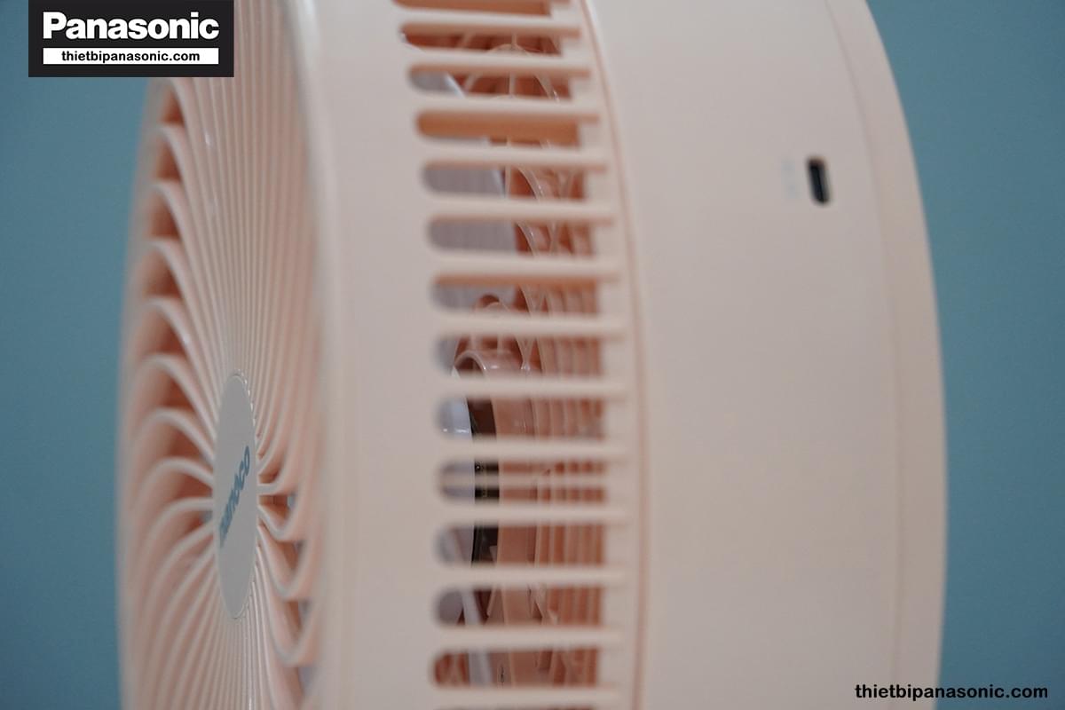 Quạt tích điện để bàn Nanoco NFF1618P có dung lượng pin được nâng cấp lên đến 10.000 mAh giúp tăng cường thời gian sử dụng lâu dài mà không lo hết pin giữa chừng