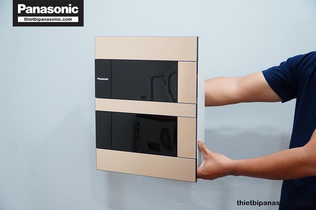 Tủ điện Panasonic 40 Modules BQDX40G21AV có màu vàng ánh kim sang trọng, lung linh