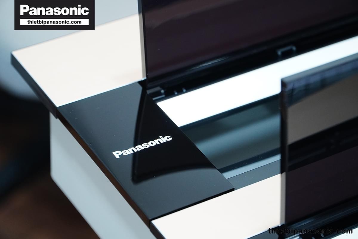 Logo trên Tủ điện Panasonic BQDX40G21AV được gia công nổi bật, nâng tầm không gian gia đình