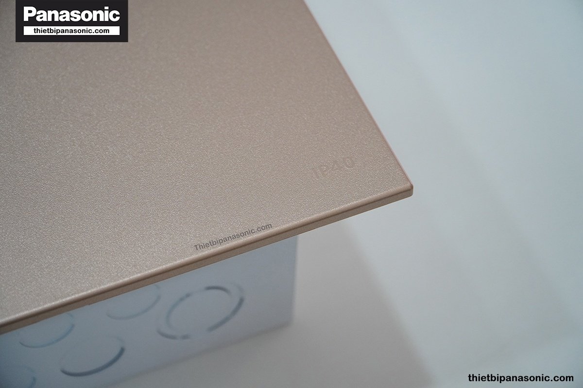 Tủ điện Moderva Panasonic 8 Modules BQDF08MG31AV đạt tiêu chuẩn IP40 giúp chống bụi nhỏ