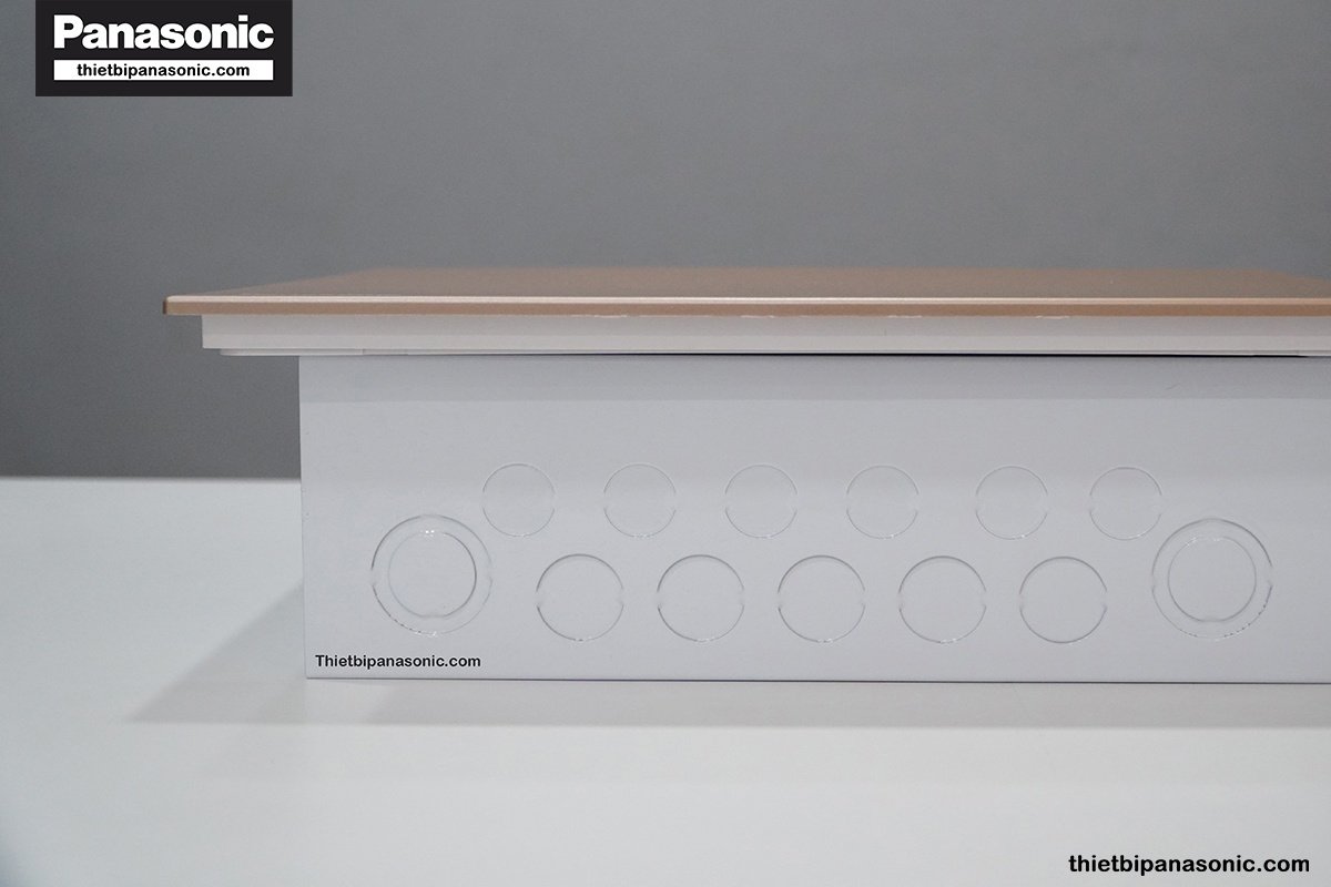 Tủ điện Moderva Panasonic BQDF08MG31AV được thiết kế âm tường mang lại trải nghiệm sử dụng hoàn hảo cho mọi không gian