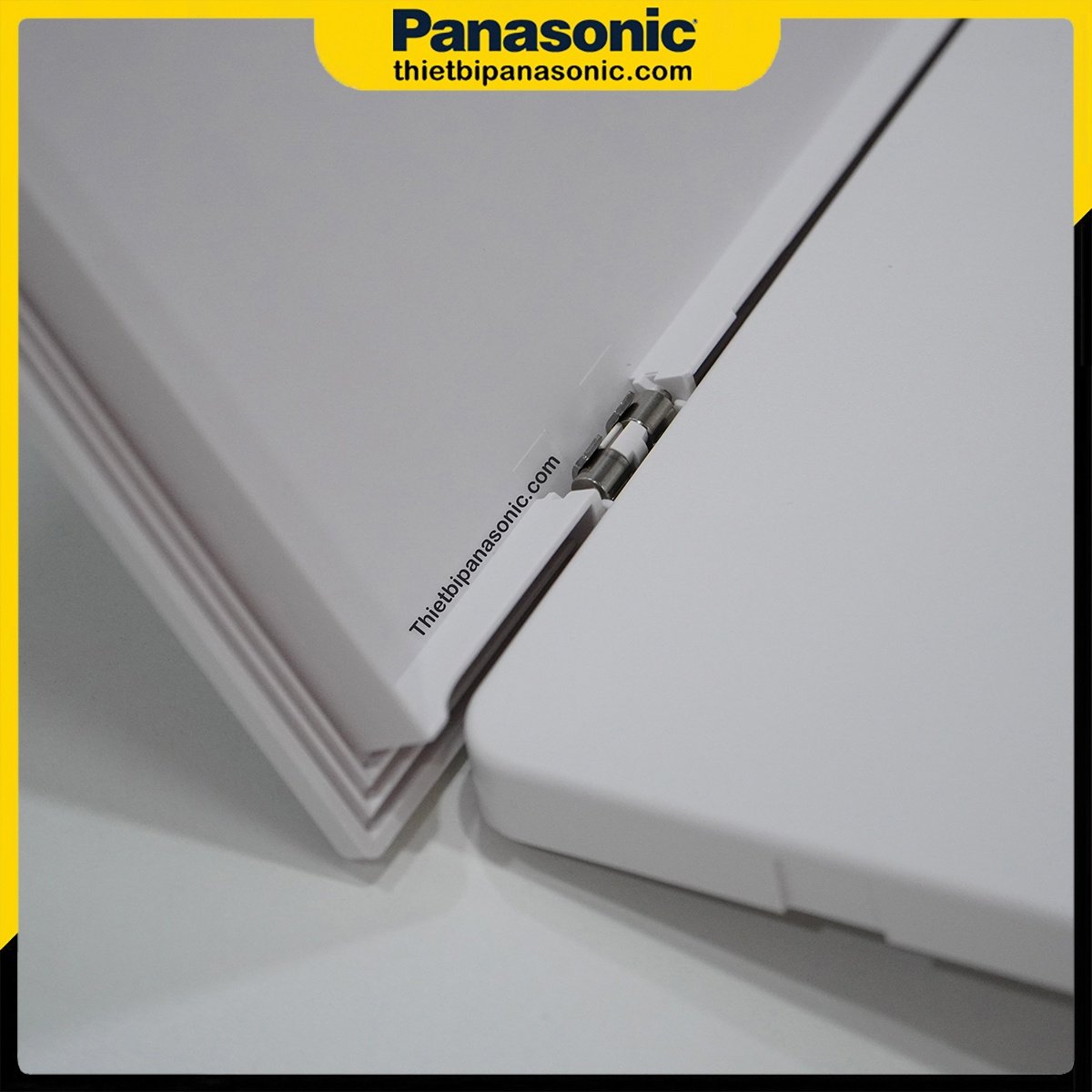 Tủ điện Moderva Panasonic 8 Modules BQDF08MG31AV là dạng nắp mở ngang linh hoạt 2 chiều