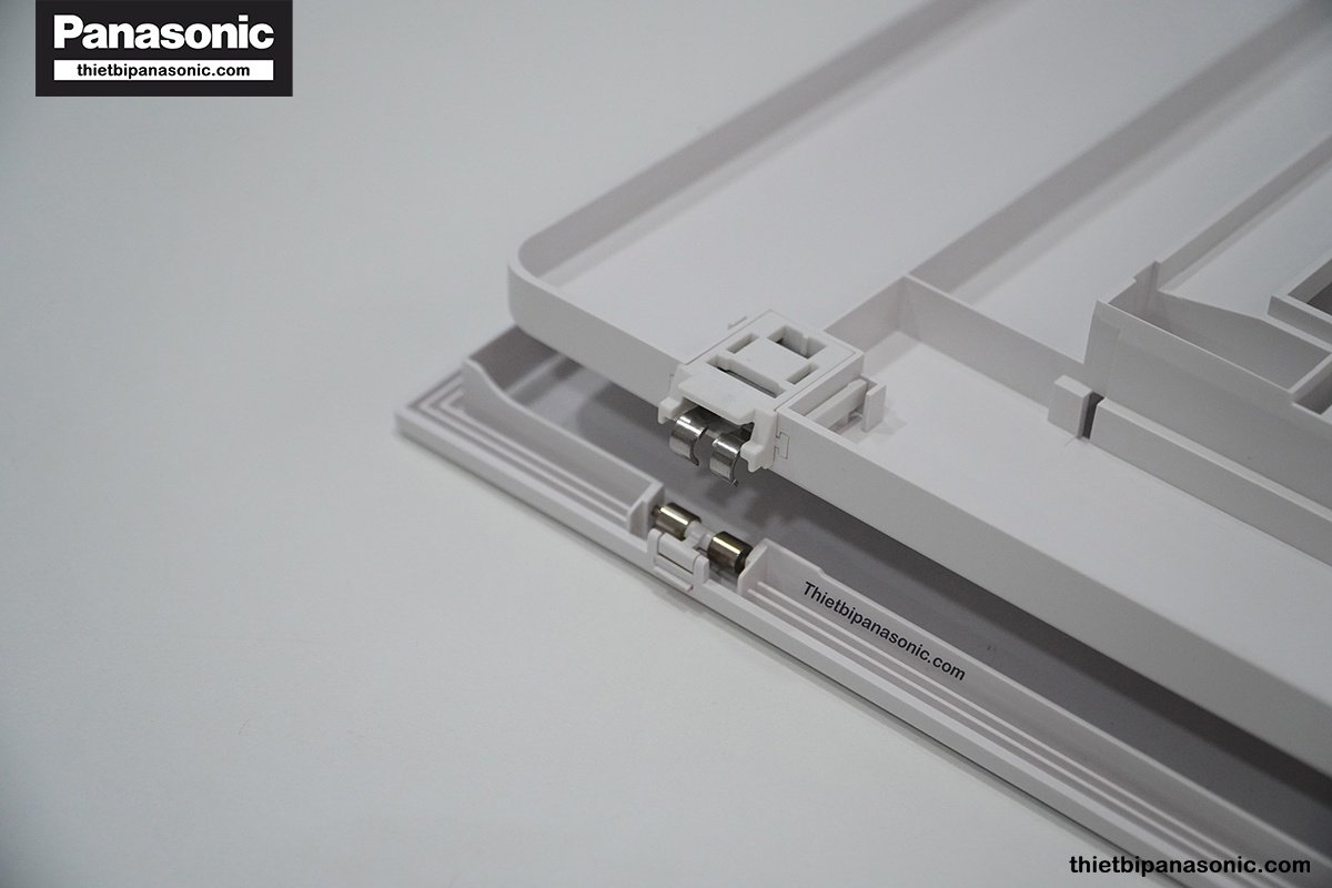 Khớp đóng mở tủ điện được thiết kế đơn giản nhưng chắc chắn, bền bỉ