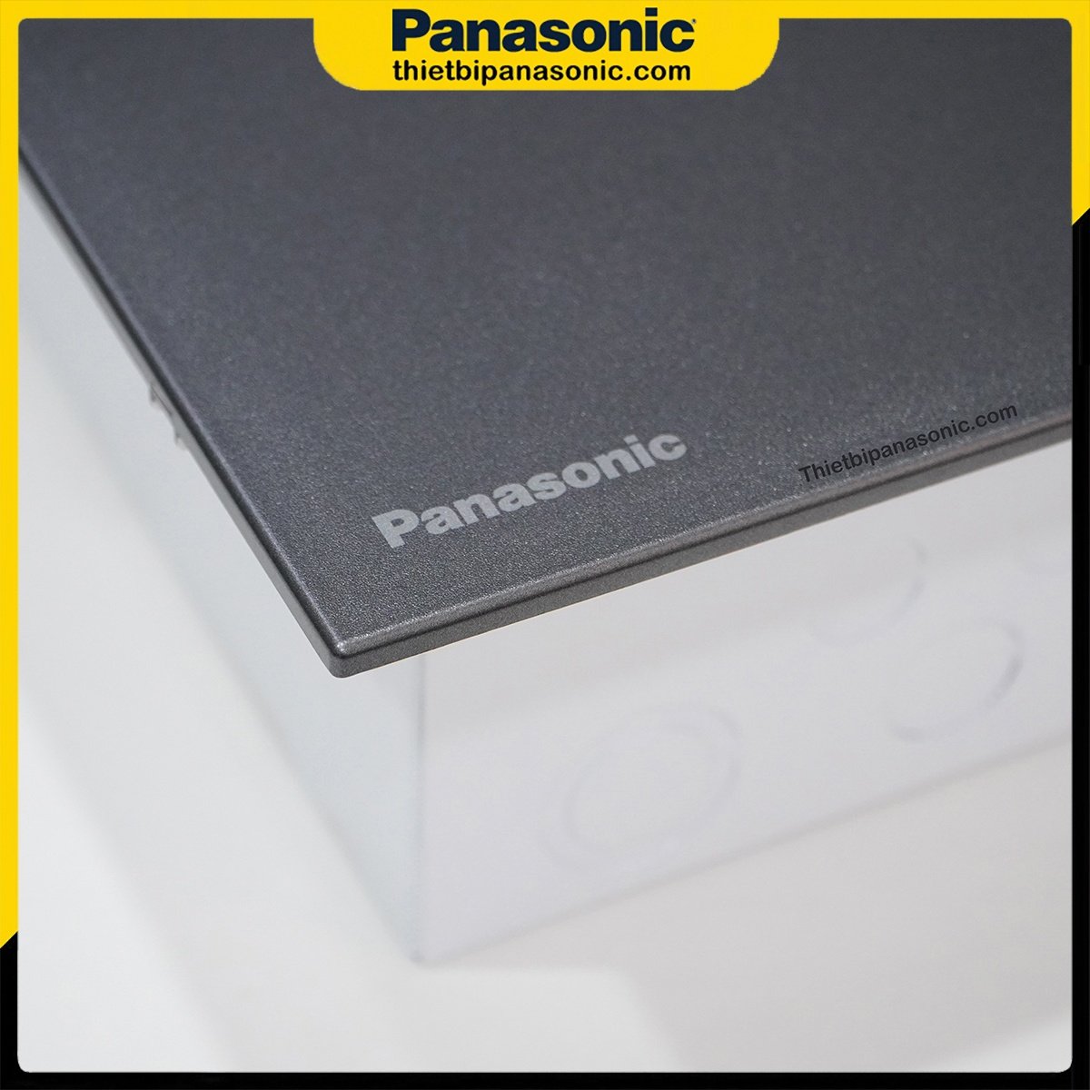 Hình ảnh thực tế của Tủ điện Moderva Panasonic 8 Modules Xám ánh kim BQDF08MH31AV