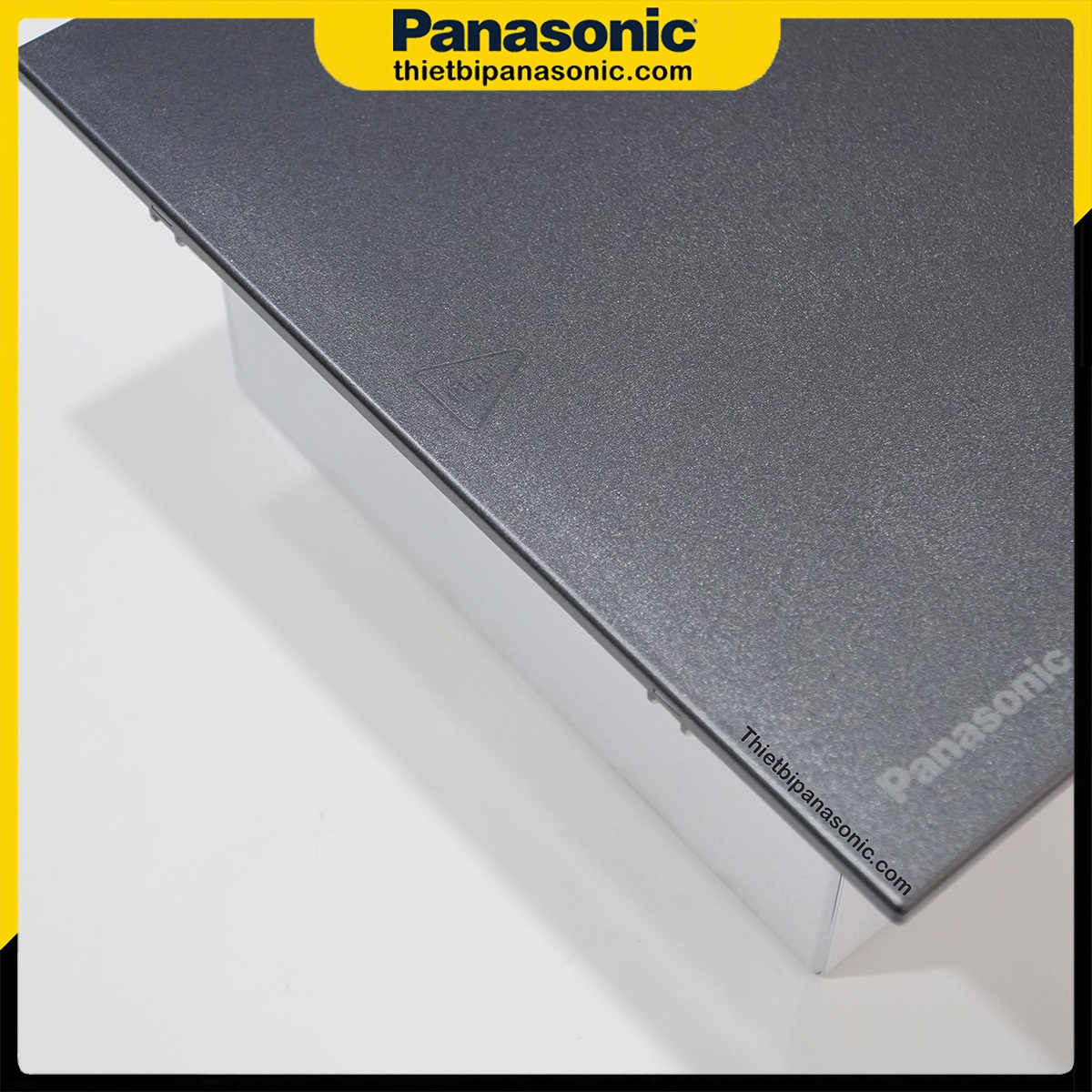 Tủ điện Panasonic 8 Modules BQDF08MH31AV có thể mở theo 2 hướng khác nhau mang lại trải nghiệm sử dụng thuận tiện cho người dùng