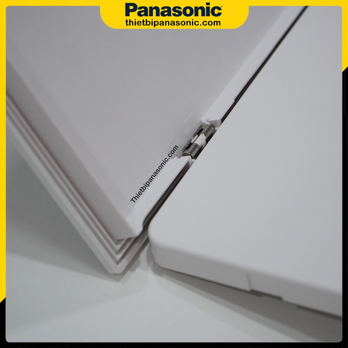 Phần nắp của Tủ điện âm tường Panasonic BQDF08MH31AV được làm từ nhựa cao cấp giúp giảm trọng lượng của sản phẩm