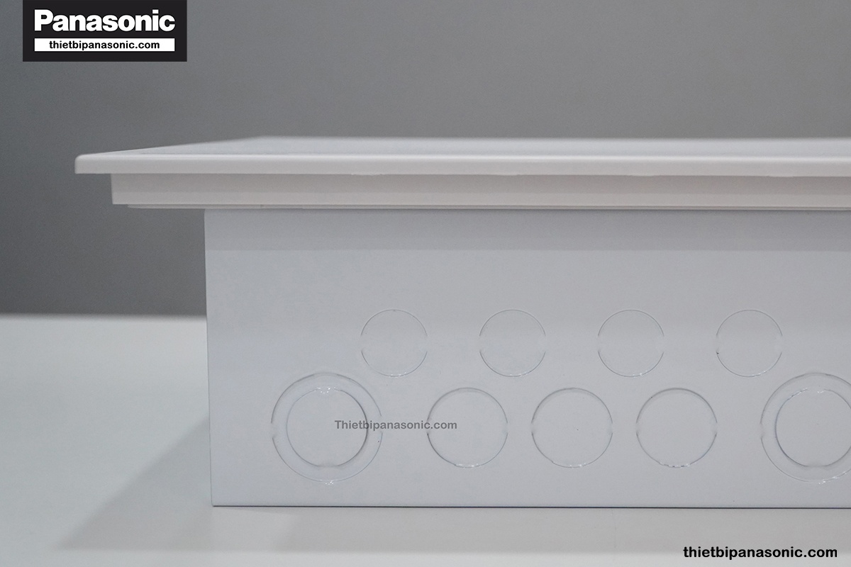 Phần thân âm tường của Tủ điện Panasonic BQDF12W31AV được gia công bằng kim loại vô cùng chắc chắn