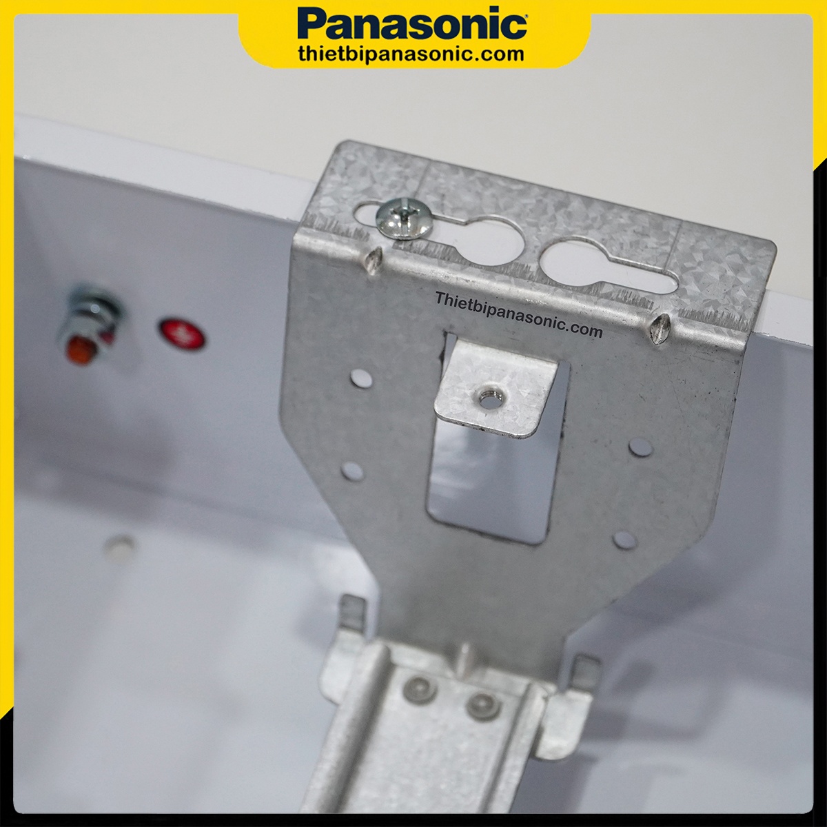 Hình ảnh thực tế các bộ phận bên trong Tủ điện Panasonic BQDF12MG31AV