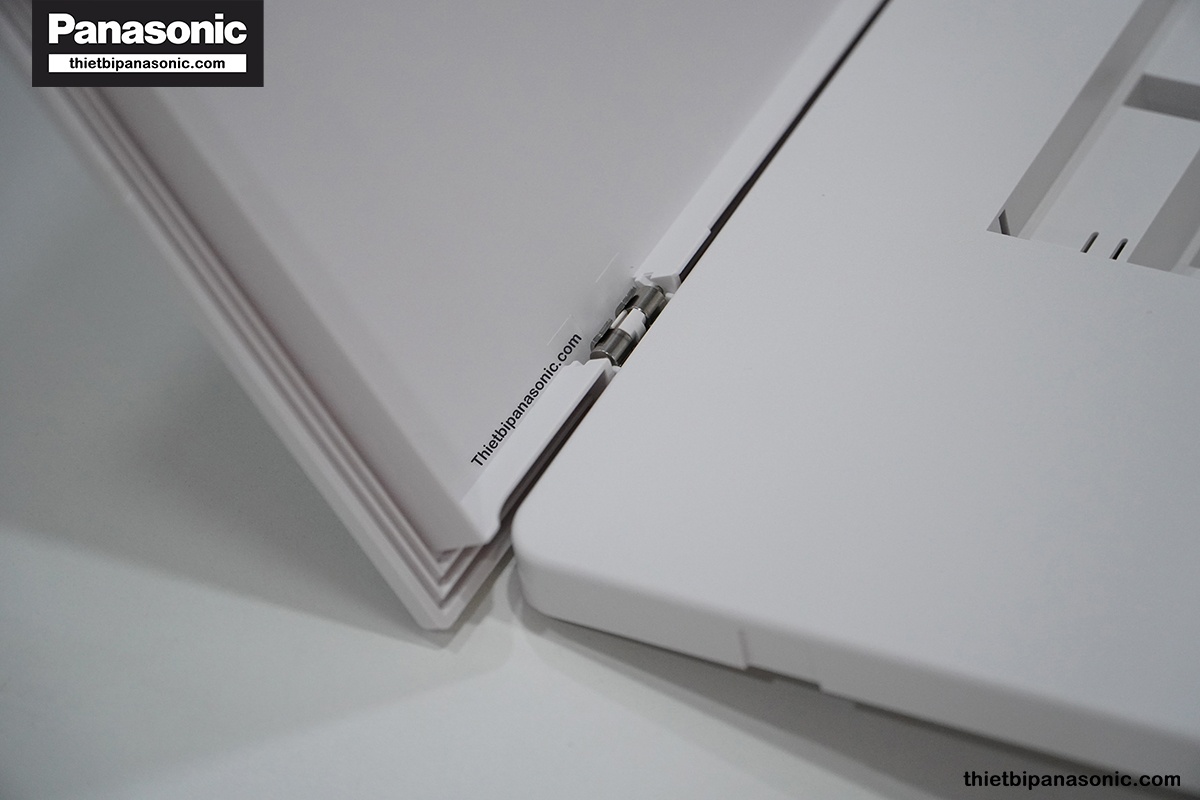 Nắp Tủ điện Panasonic 24 Modules BQDF24W11AV có thể đóng mở 2 chiều linh hoạt, tiện lợi