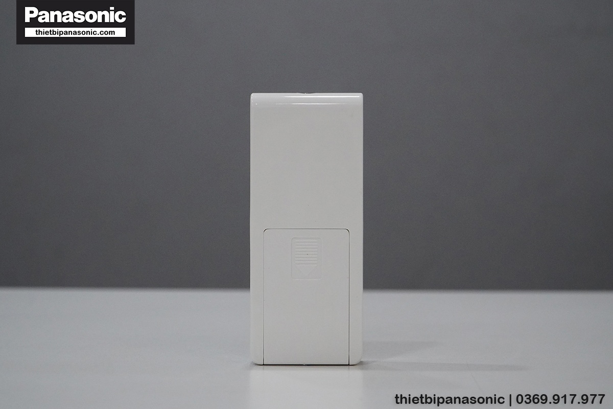 Mặt sau của điều khiển quạt đảo trần Nanoco