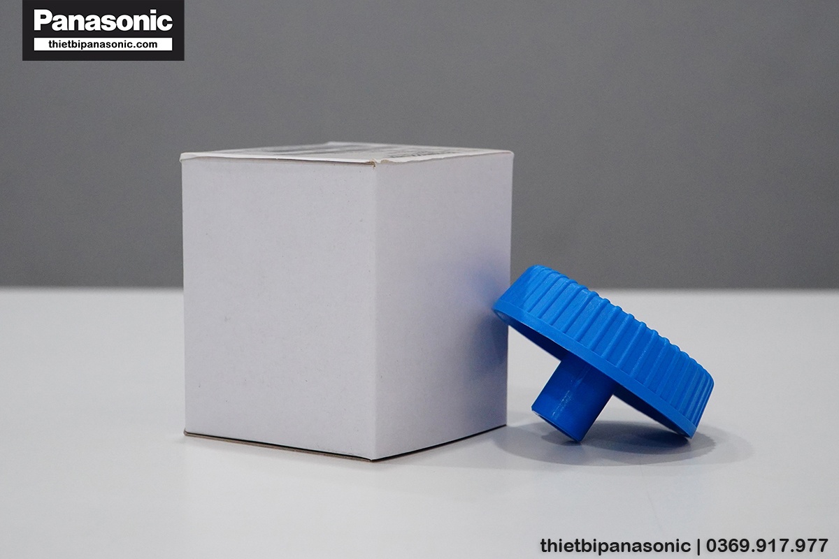 Khóa cánh quạt đảo trần Panasonic F-409Q, quạt đứng Panasonic F-407W, quạt treo tường Panasonic F-409U được đóng gói chắc chắn trong hộp giấy từ nhà sản xuất